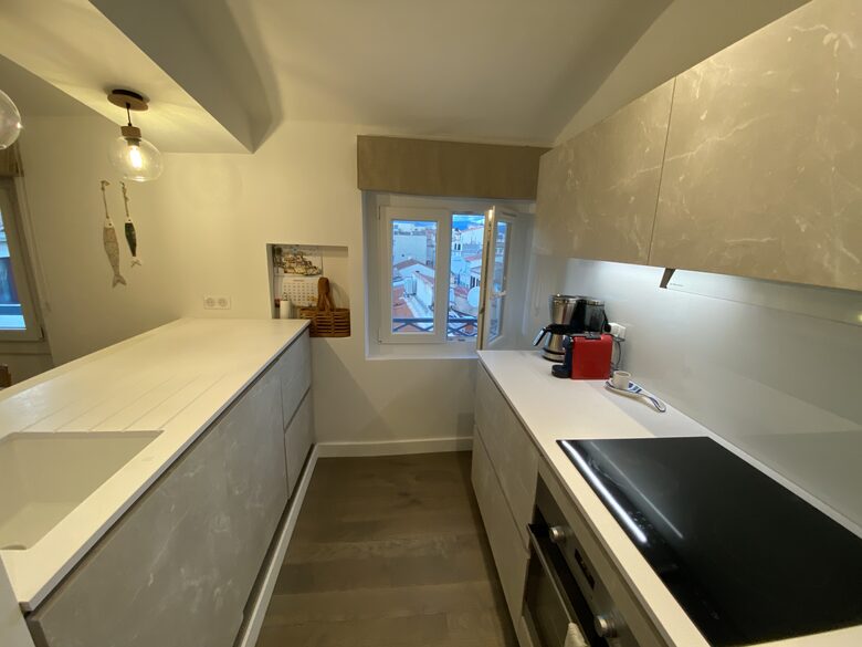 Rare Three Bedroom in Old Antibes - Antibes, France