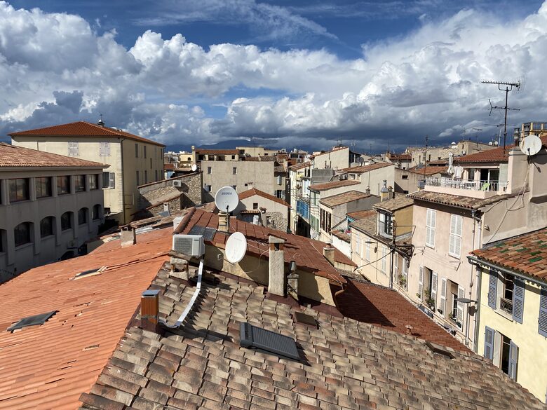 Rare Three Bedroom in Old Antibes - Antibes, France