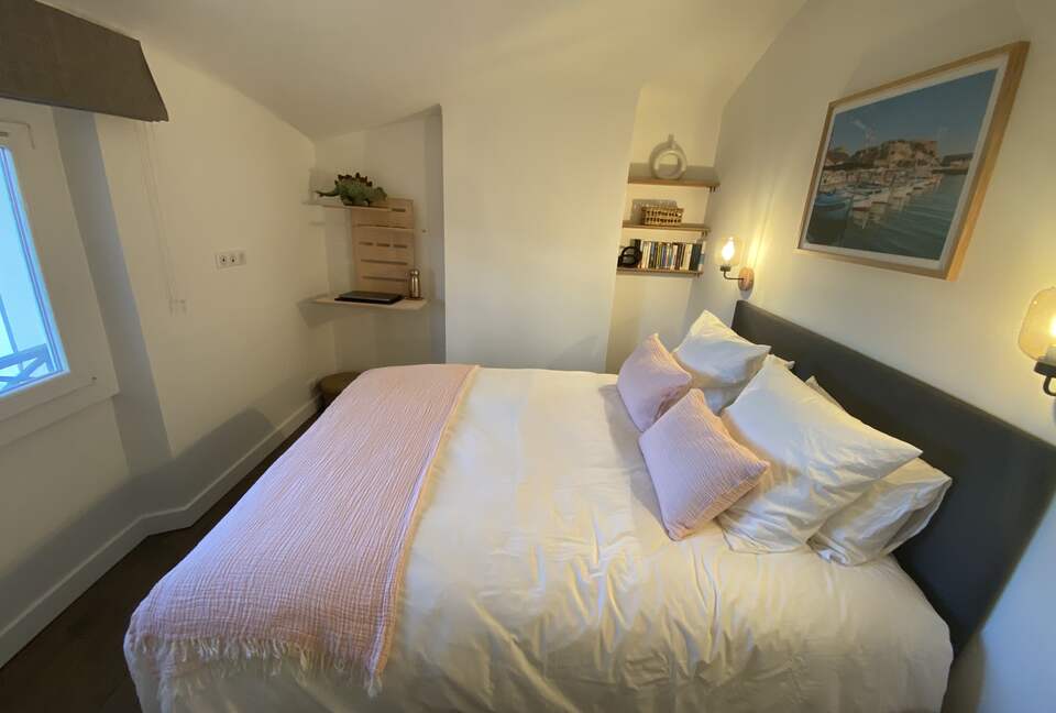 Rare Three Bedroom in Old Antibes - Antibes, France