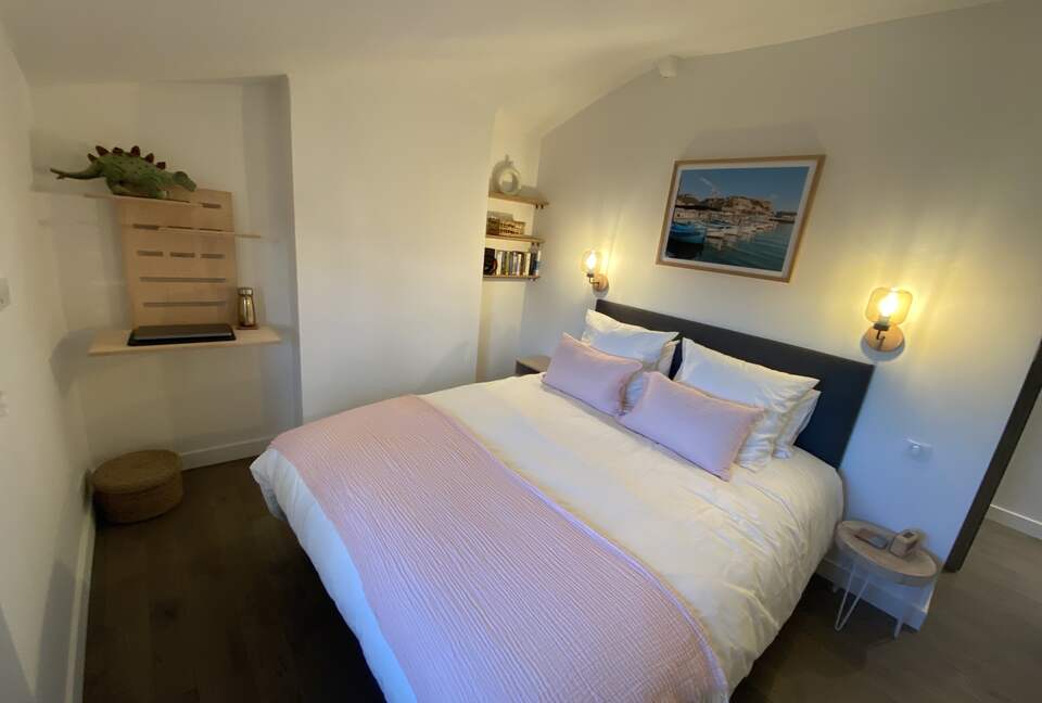 Rare Three Bedroom in Old Antibes - Antibes, France