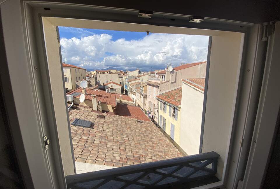 Rare Three Bedroom in Old Antibes - Antibes, France