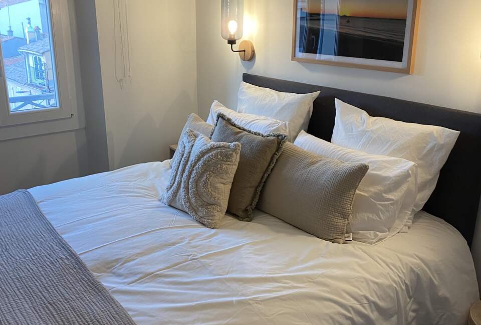 Rare Three Bedroom in Old Antibes - Antibes, France