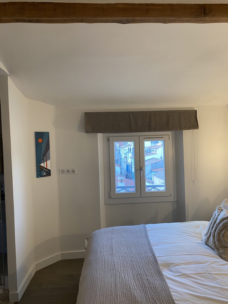 Rare Three Bedroom in Old Antibes - Antibes, France