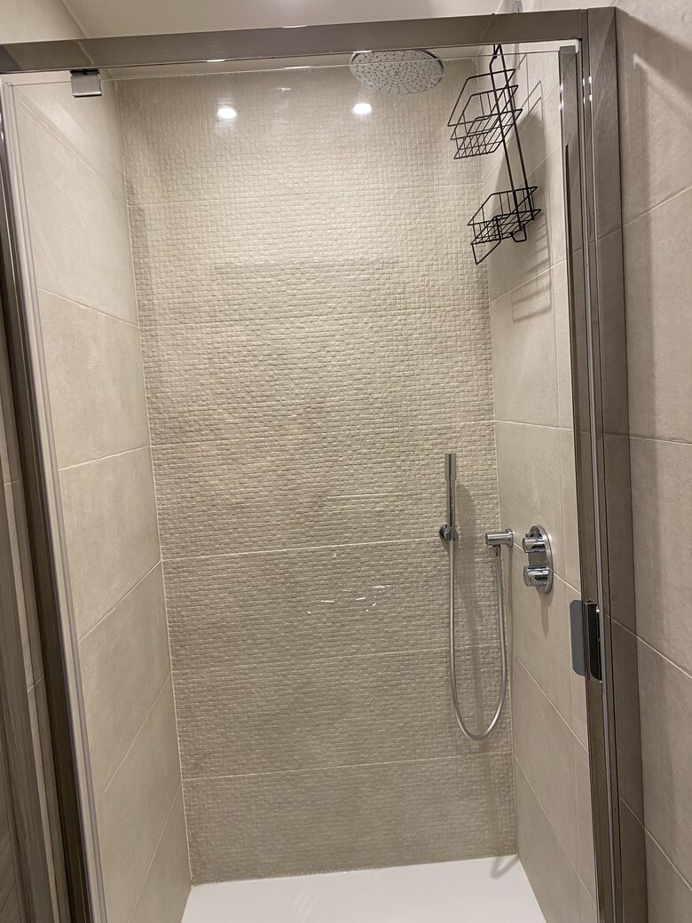 Rare Three Bedroom in Old Antibes - Antibes, France