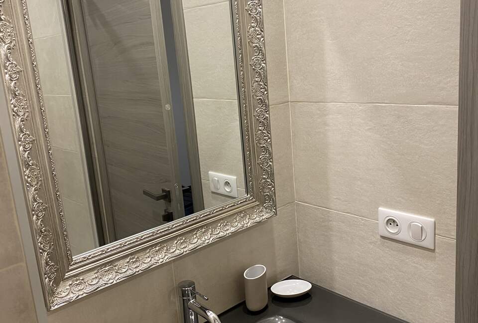 Rare Three Bedroom in Old Antibes - Antibes, France