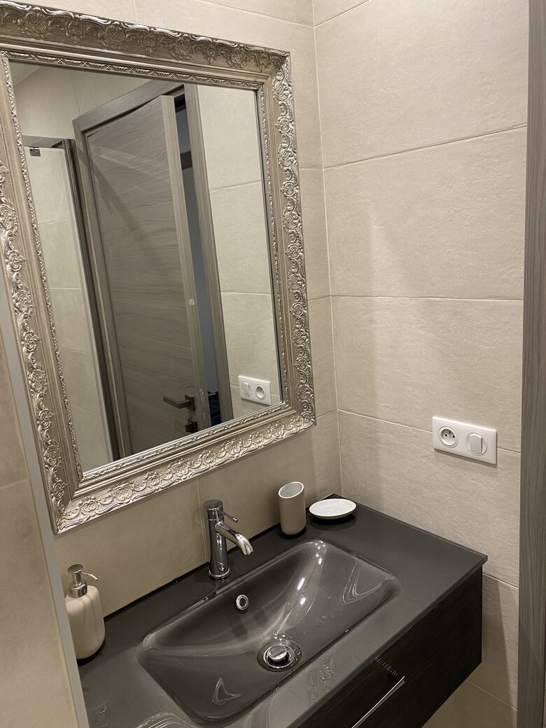 Rare Three Bedroom in Old Antibes - Antibes, France