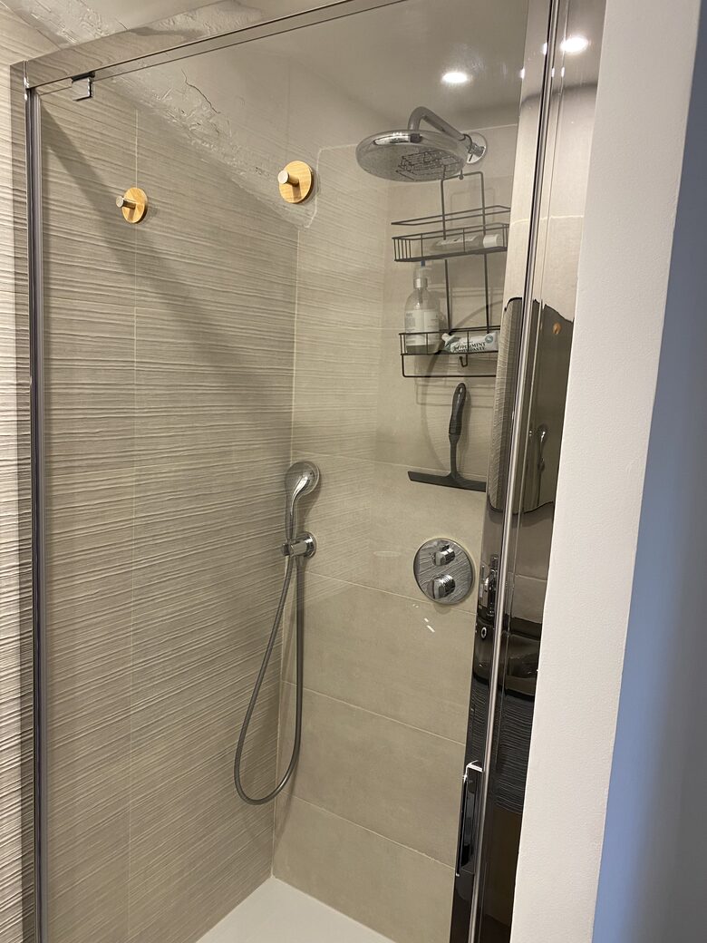 Rare Three Bedroom in Old Antibes - Antibes, France