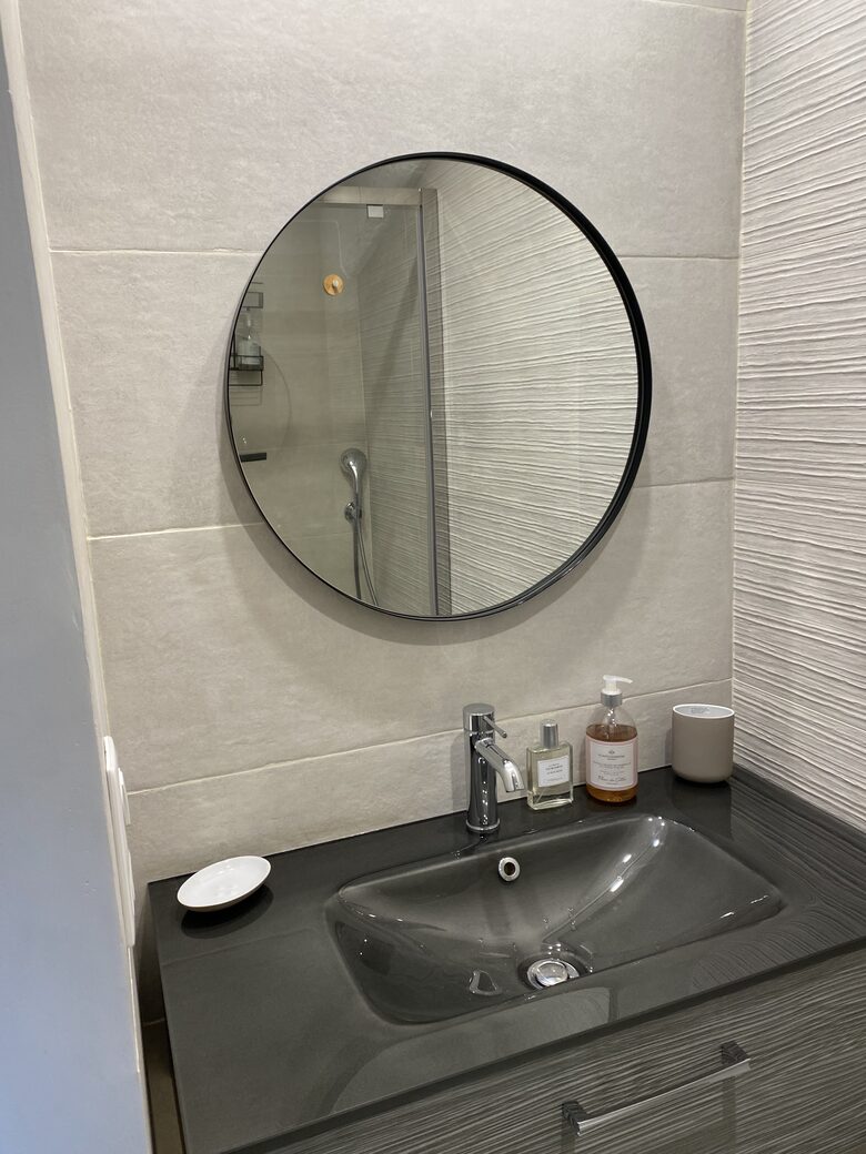 Rare Three Bedroom in Old Antibes - Antibes, France