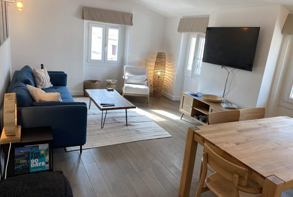 Rare Three Bedroom in Old Antibes - Antibes, France