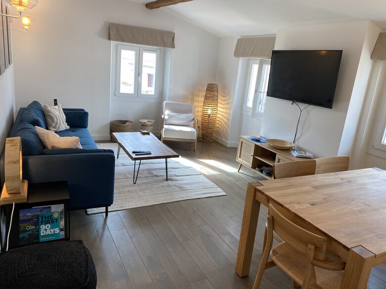 Rare Three Bedroom in Old Antibes - Antibes, France