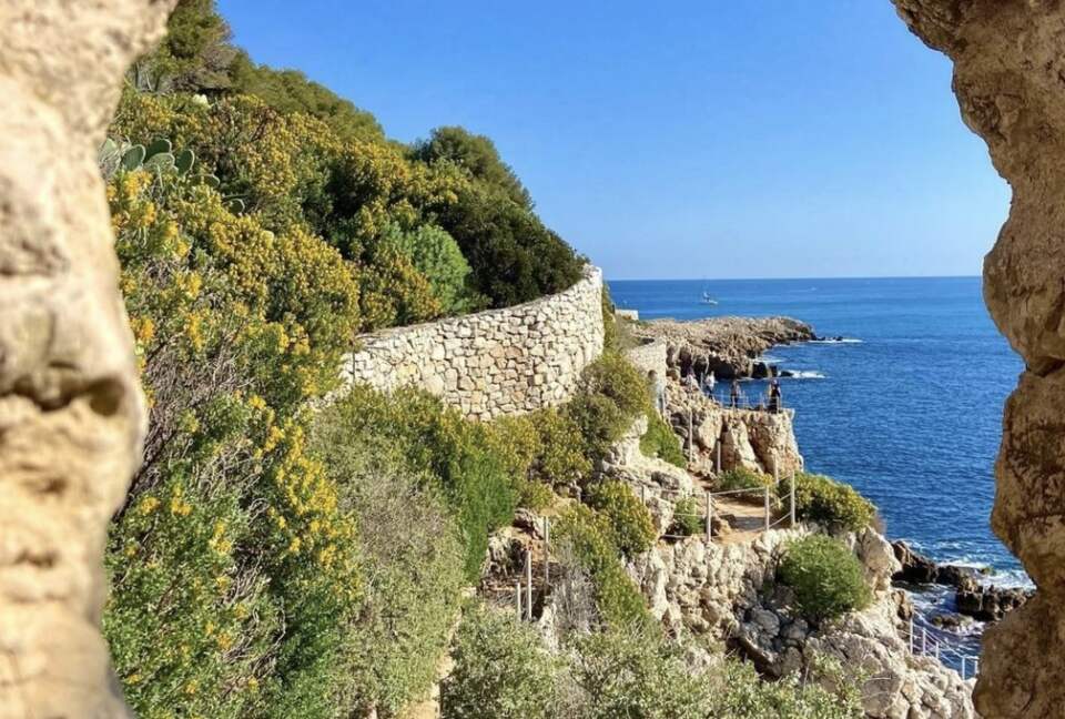 Rare Three Bedroom in Old Antibes - Antibes, France