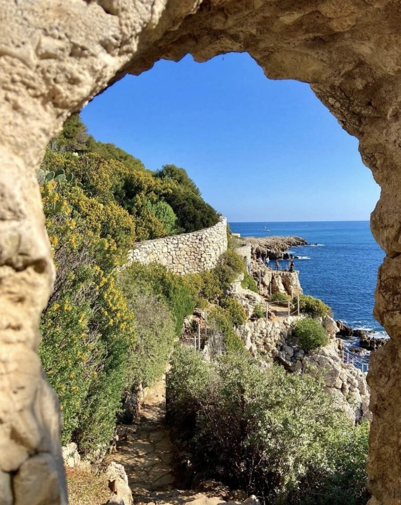 Rare Three Bedroom in Old Antibes - Antibes, France