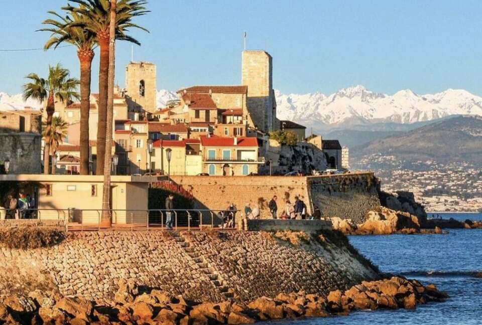 Rare Three Bedroom in Old Antibes - Antibes, France