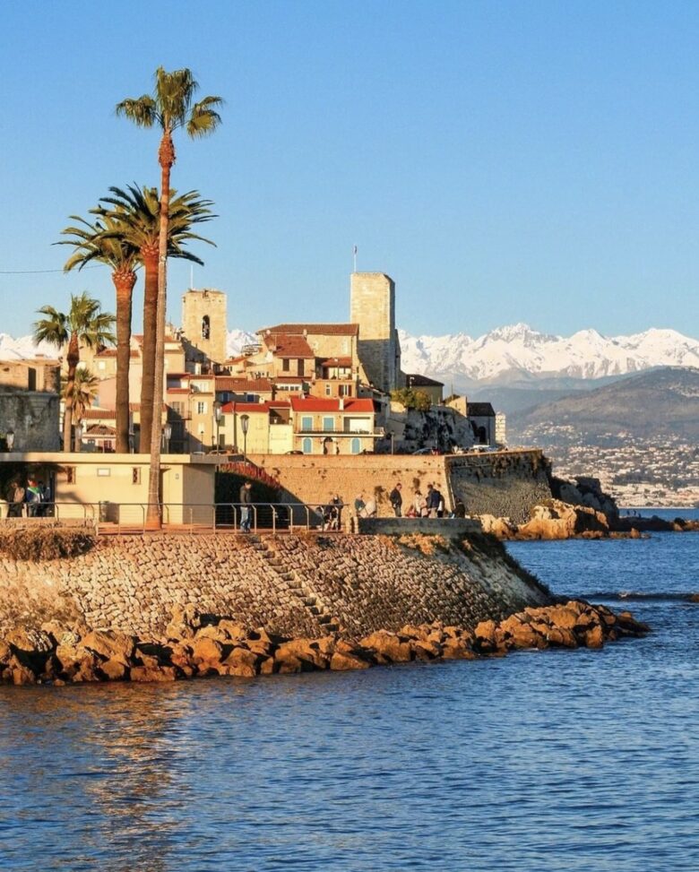 Rare Three Bedroom in Old Antibes - Antibes, France