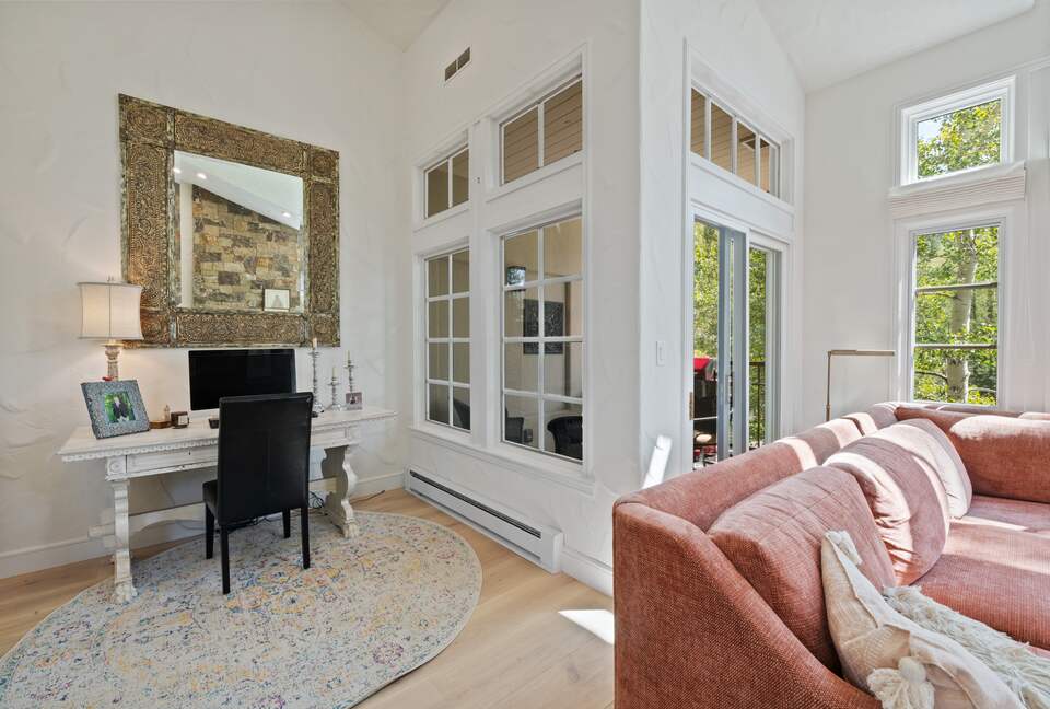 Bask in Light from All Directions, Even at Your Workspace