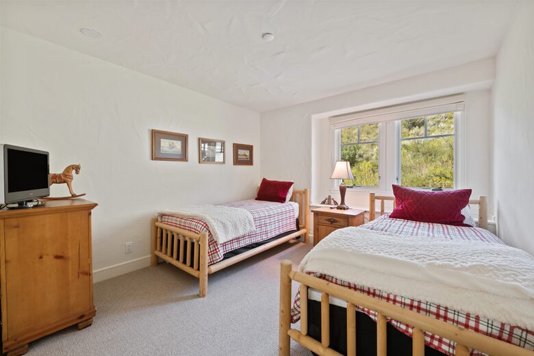 Cozy Twin Bedroom w/Seperate Bath