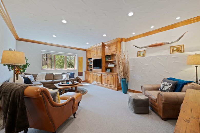 Gorgeous, Sunlit Family Room w/Queen Sleeper, Seperate Bath