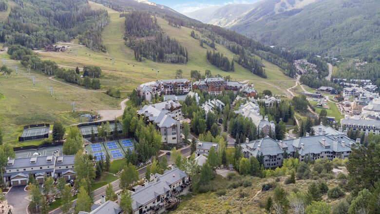 Spectacular Setting Steps from Every Amenity