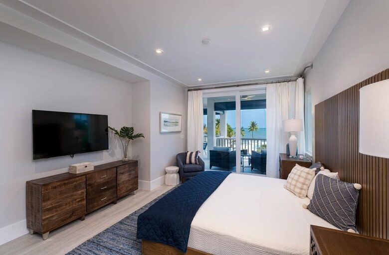 New Modern Penthouse with Private Beach - Islamorada, Florida