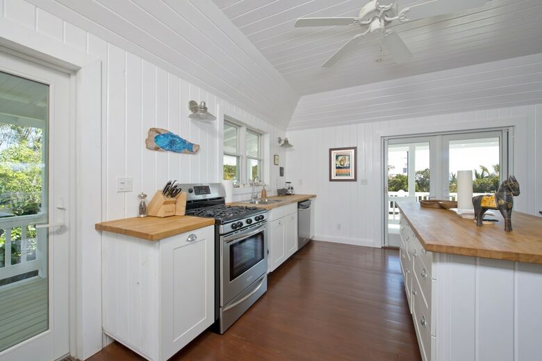 Margherita House | Elegant Caribbean Escape with a Pool - Governor's Harbour, Bahamas