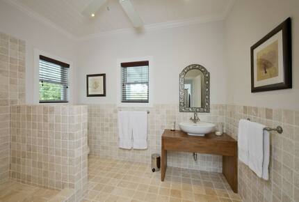 Margherita House | Elegant Caribbean Escape with a Pool - Governor's Harbour, Bahamas