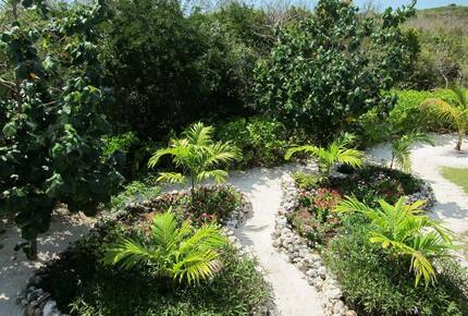 Margherita House | Elegant Caribbean Escape with a Pool - Governor's Harbour, Bahamas