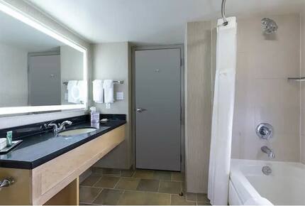 Hilton Whistler Resort and Spa "Premier Studio"- Located In the Heart of Whistler Village! - Whistler, Canada