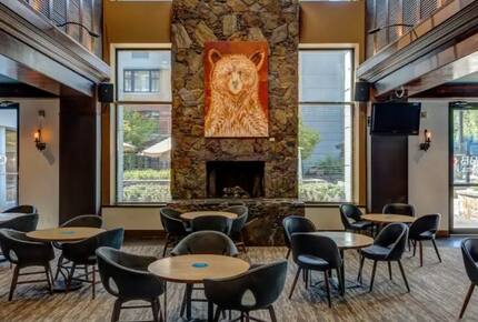 Hilton Whistler Resort and Spa "Premier Studio"- Located In the Heart of Whistler Village! - Whistler, Canada