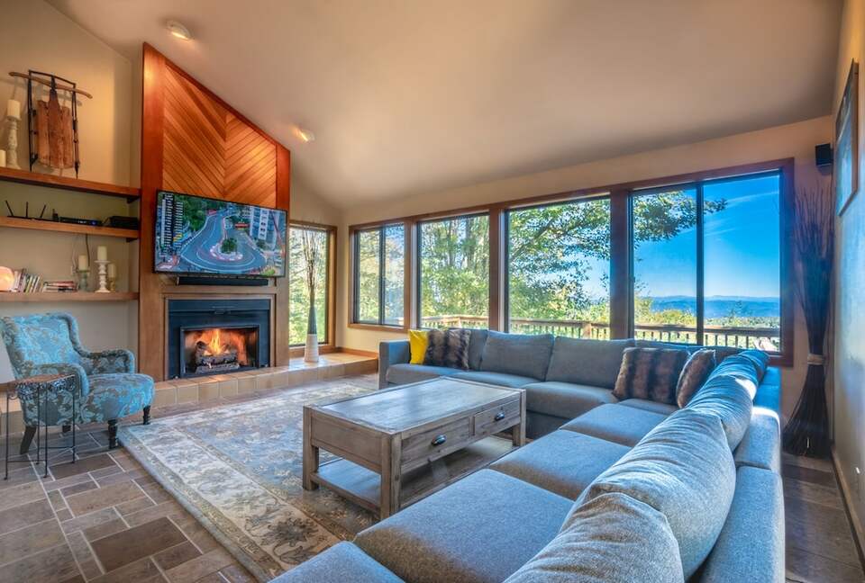 Beech Mountain Resort and Ski Village Getaway - Beech Mountain, North Carolina