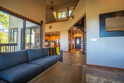 Beech Mountain Resort and Ski Village Getaway - Beech Mountain, North Carolina