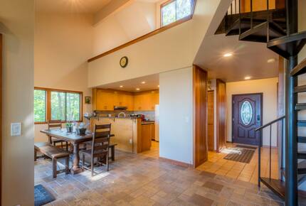 Beech Mountain Resort and Ski Village Getaway - Beech Mountain, North Carolina