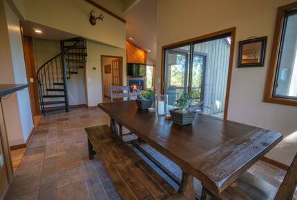 Beech Mountain Resort and Ski Village Getaway - Beech Mountain, North Carolina