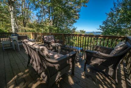 Beech Mountain Resort and Ski Village Getaway - Beech Mountain, North Carolina