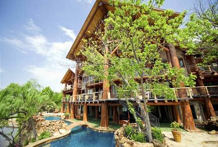 Lakefront Log Home with Large Lagoon Pool and Hot tub | Sleeps 35 - Burnet, Texas
