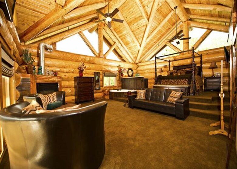 Lakefront Log Home with Large Lagoon Pool and Hot tub | Sleeps 35 - Burnet, Texas