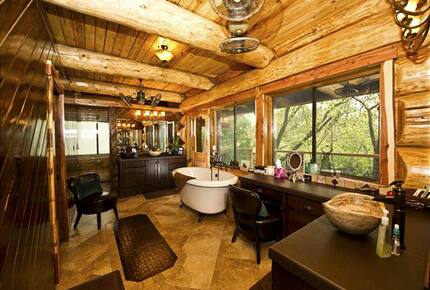 Lakefront Log Home with Large Lagoon Pool and Hot tub | Sleeps 35 - Burnet, Texas