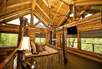 Lakefront Log Home with Large Lagoon Pool and Hot tub | Sleeps 35 - Burnet, Texas