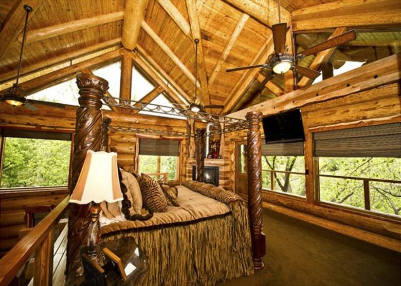 Lakefront Log Home with Large Lagoon Pool and Hot tub | Sleeps 35 - Burnet, Texas