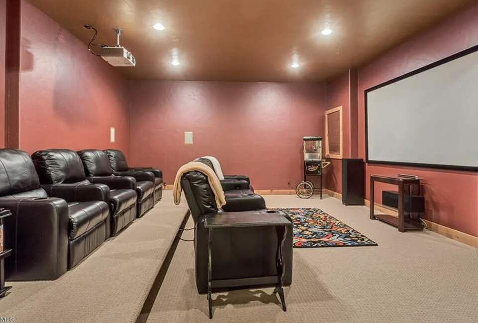 Custom Canadian Log Lodge - Park City, Utah