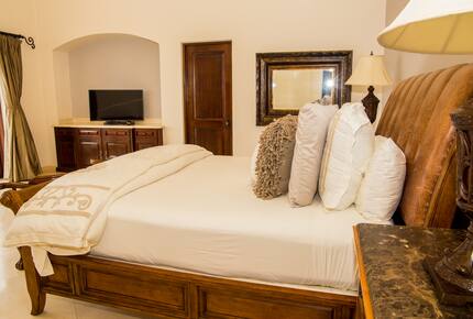 Paradise in Pedregal: Ocean Views & Infinity Pool - Cabo San Lucas, Mexico