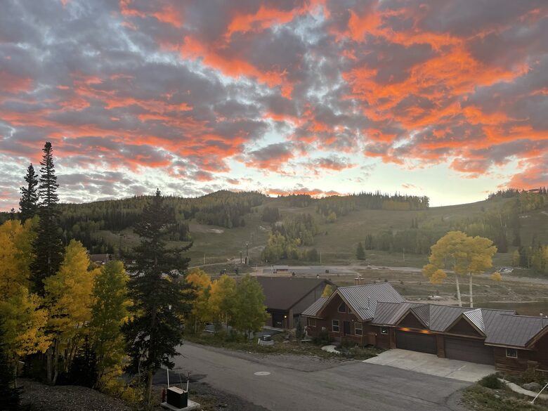 Black Diamond Ski-In/Ski-Out Family Retreat - Brian Head, Utah