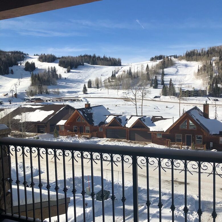 Black Diamond Ski-In/Ski-Out Family Retreat - Brian Head, Utah