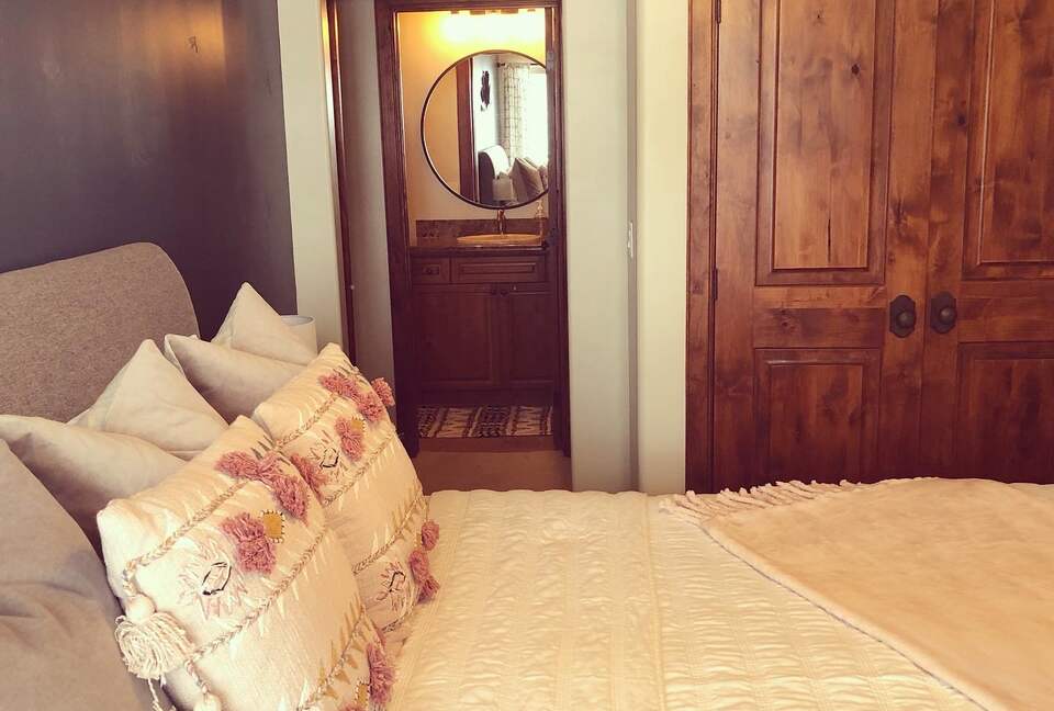 Black Diamond Ski-In/Ski-Out Family Retreat - Brian Head, Utah