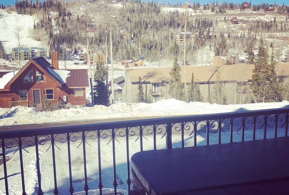 Black Diamond Ski-In/Ski-Out Family Retreat - Brian Head, Utah