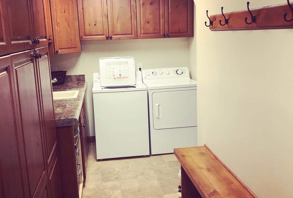 Black Diamond Ski-In/Ski-Out Family Retreat - Brian Head, Utah