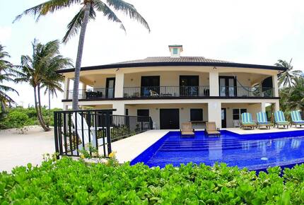 Water's Edge | 100 Steps from Beach with Private Pool and Gulf Views! - San Pedro, Belize