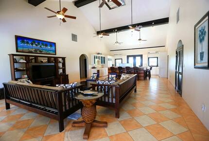 Water's Edge | 100 Steps from Beach with Private Pool and Gulf Views! - San Pedro, Belize