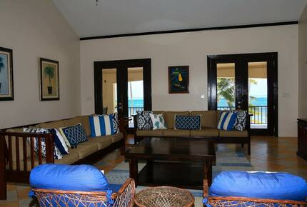 Water's Edge | 100 Steps from Beach with Private Pool and Gulf Views! - San Pedro, Belize