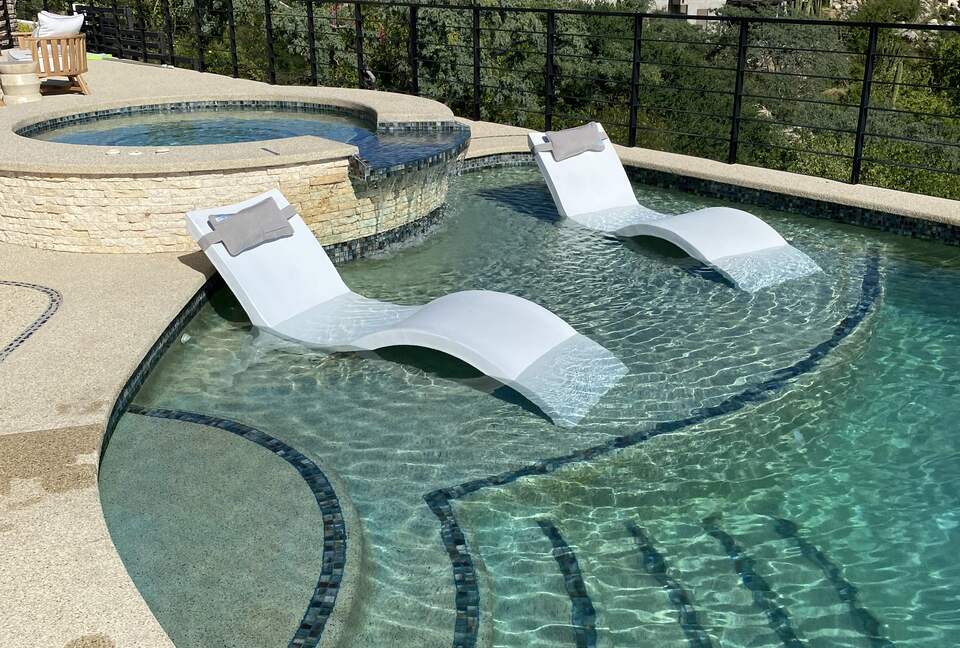 house spa and pool with ledge loungers