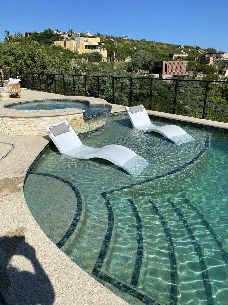 house spa and pool with ledge loungers